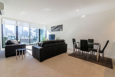 MJ Shortstay Apartments - Platinum Tower - Palm Beach Accommodation 5