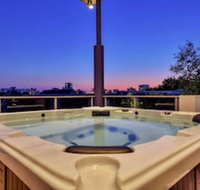Darwin City Lights Jacuzzi - Palm Beach Accommodation