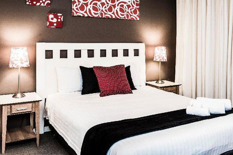 AirExec Apartments - Palm Beach Accommodation 2