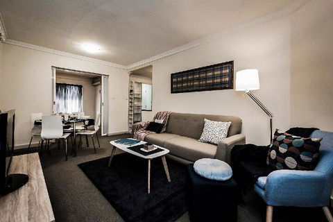 AirExec Apartments - Palm Beach Accommodation 4