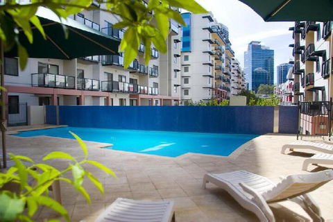 AirExec Apartments - Palm Beach Accommodation 5