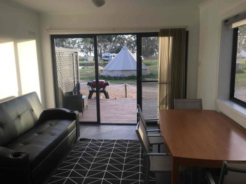 Coonawarra Cabins Unit C - Palm Beach Accommodation 1
