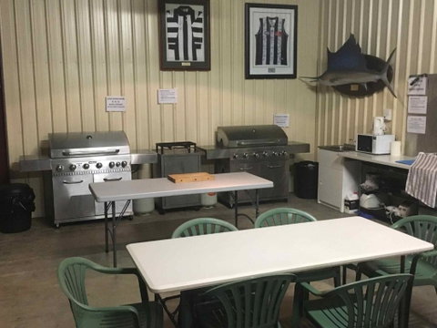 Coonawarra Cabins Unit C - Palm Beach Accommodation 6