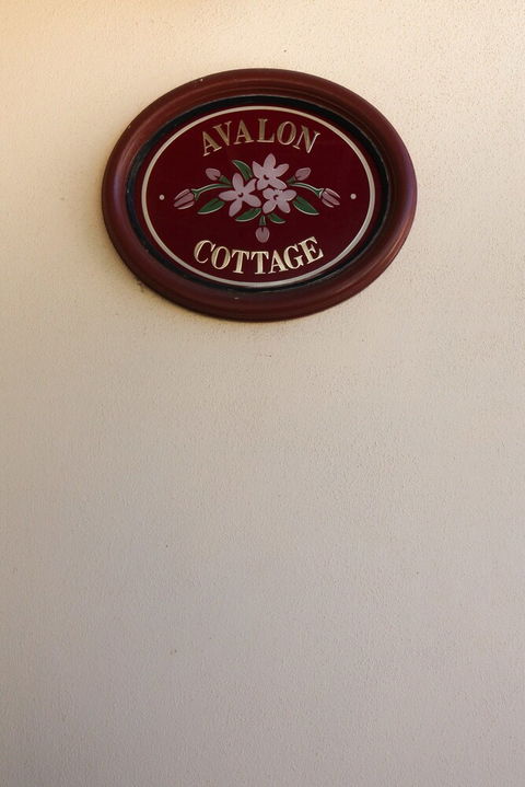 Avalon Cottage - Palm Beach Accommodation 4