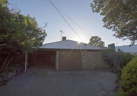 LOCKINGTON - Palm Beach Accommodation 2