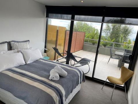 LORNE CHALET APARTMENT 36 Central Location - Palm Beach Accommodation 4