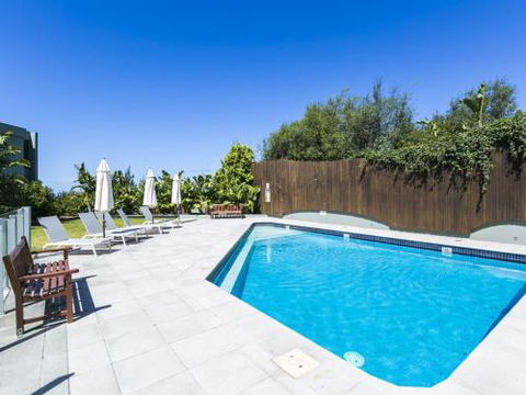LORNE CHALET APARTMENT 36 Central Location - Palm Beach Accommodation 1