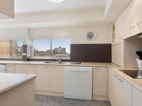 Garden Apartment At Forster Tower - Palm Beach Accommodation 5