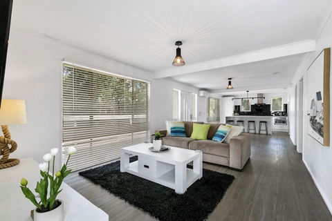 Beauty AND THE Peace - Inlet Side - Palm Beach Accommodation 1