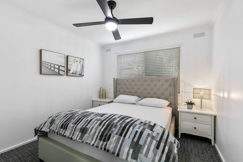 Beauty AND THE Peace - Inlet Side - Palm Beach Accommodation 3