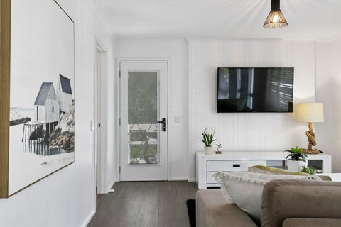 Beauty AND THE Peace - Inlet Side - Palm Beach Accommodation 2