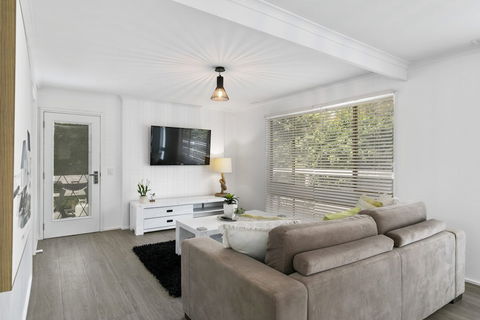 Beauty AND THE Peace - Inlet Side - Palm Beach Accommodation 4