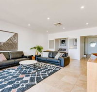 Sapphire Seas Beach House - Palm Beach Accommodation
