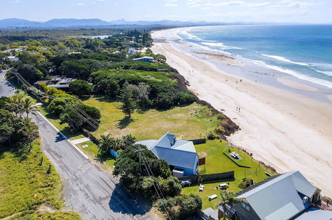 A PERFECT STAY - Belongil On The Beach - Palm Beach Accommodation 0