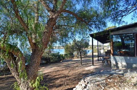 CDC 625 Beach House Incl.rear 2BR Studio - Palm Beach Accommodation 3