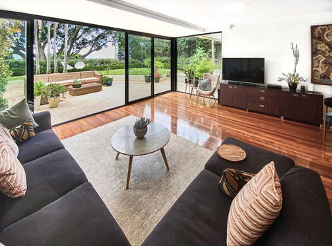 BELLEVUE GARDEN OASIS-hosted By L'Abode - Palm Beach Accommodation 3