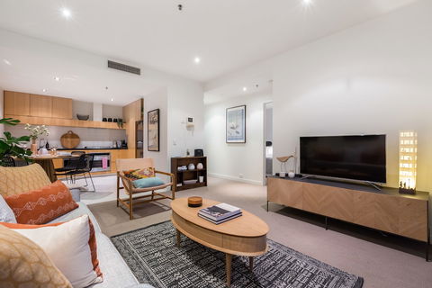 Auguste 2 BDR Melbourne Apartment - Palm Beach Accommodation 5