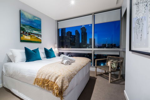 Auguste 2 BDR Melbourne Apartment - Palm Beach Accommodation 6