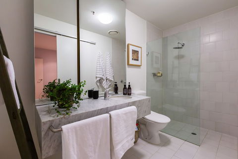 Auguste 2 BDR Melbourne Apartment - Palm Beach Accommodation 2