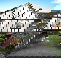 Elizabethan Lodge - Palm Beach Accommodation