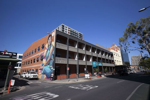 Adelaide Central YHA - Hostel - Palm Beach Accommodation 0