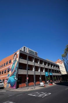 Adelaide Central YHA - Hostel - Palm Beach Accommodation 1