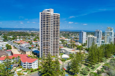 Burleigh Esplanade Apartments - Palm Beach Accommodation 3