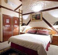 Castle on the Hill - Palm Beach Accommodation
