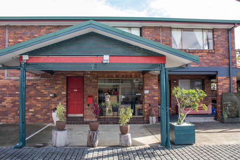 Arabella Motor Inn - Palm Beach Accommodation 2