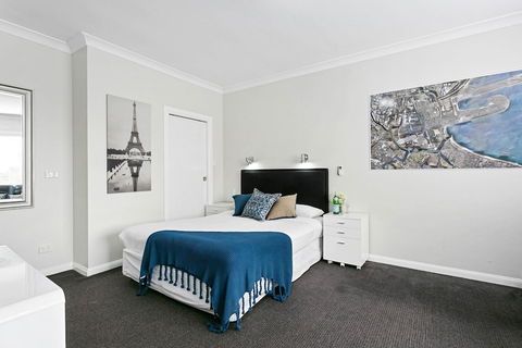 Airport Hotel Sydney - Palm Beach Accommodation 0