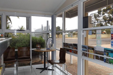 Acacia Ridge Motor Inn - Palm Beach Accommodation 1