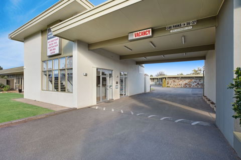 Adelaide Road Motor Lodge - Palm Beach Accommodation 0