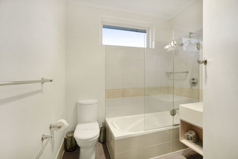 Adelaide Road Motor Lodge - Palm Beach Accommodation 5