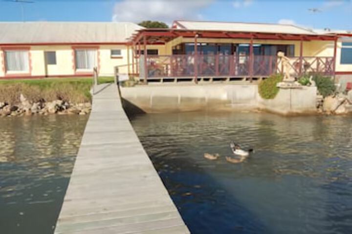 Meningie SA Palm Beach Accommodation