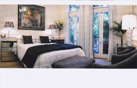 Andres Mews Luxury Serviced Apartments - Palm Beach Accommodation 2