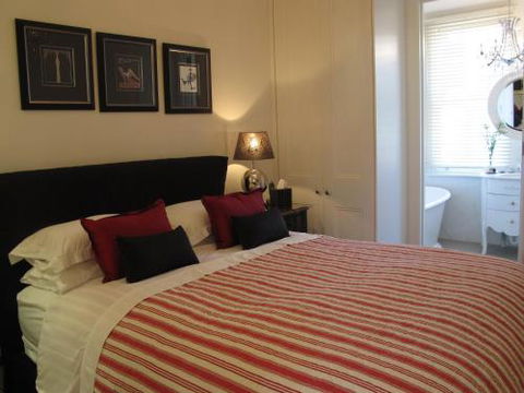 Andres Mews Luxury Serviced Apartments - Palm Beach Accommodation 6