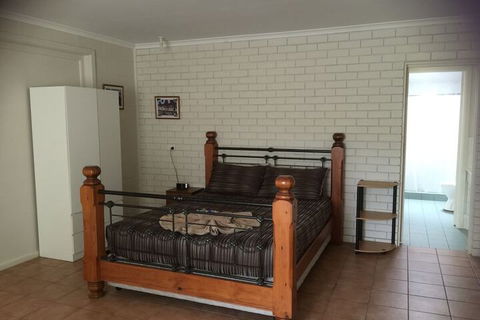 Warrumbungles Mountain Motel - Palm Beach Accommodation 6
