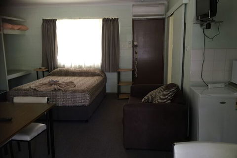 Warrumbungles Mountain Motel - Palm Beach Accommodation 5