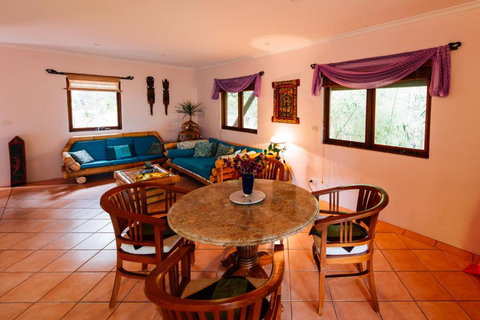 Riveresque - Palm Beach Accommodation 5