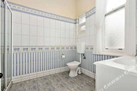 Rose Garden Spacious Family Home Near CBD - Palm Beach Accommodation 0