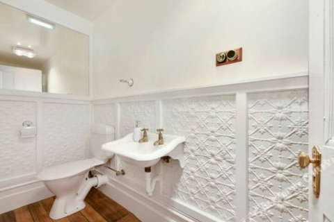 Rose Garden Spacious Family Home Near CBD - Palm Beach Accommodation 2