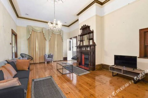 Rose Garden Spacious Family Home Near CBD - Palm Beach Accommodation 1
