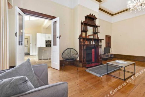 Rose Garden Spacious Family Home Near CBD - Palm Beach Accommodation 3