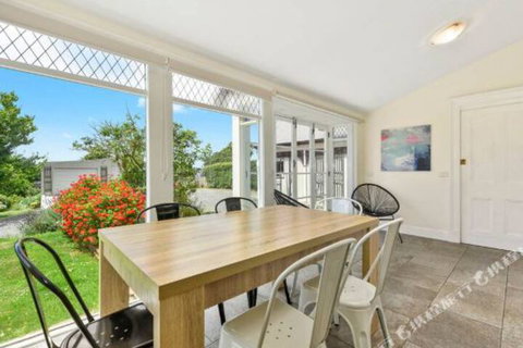 Rose Garden Spacious Family Home Near CBD - Palm Beach Accommodation 6