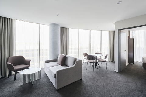 Abode Belconnen - Palm Beach Accommodation 4