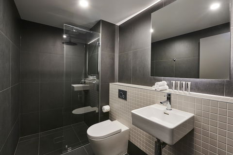 Abode Belconnen - Palm Beach Accommodation 3