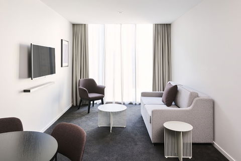 Abode Belconnen - Palm Beach Accommodation 5