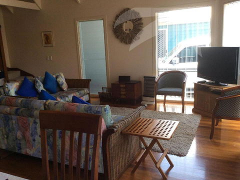 Affordable Twin Peaks 2 - Palm Beach Accommodation 2