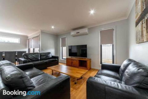 Averys Retreat - Palm Beach Accommodation 1