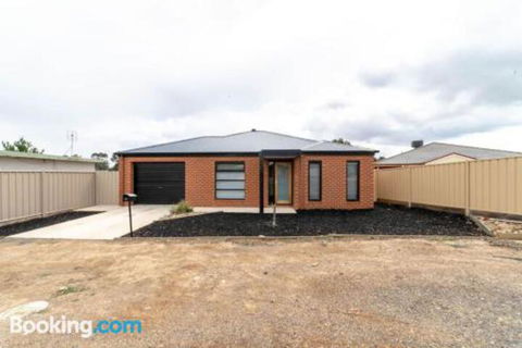 Averys Retreat - Palm Beach Accommodation 2